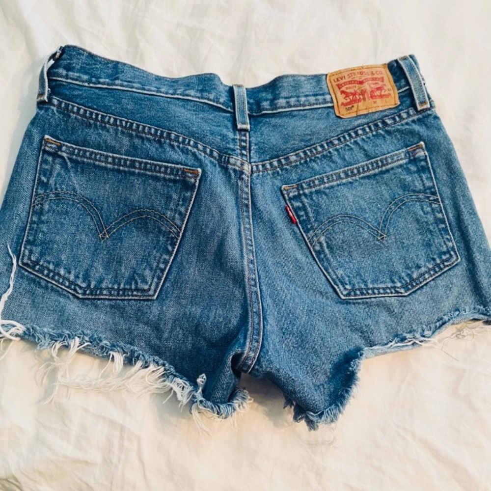 COPY - Levis 501xx High Rise Medium Wash Distressed Denim Shorts. Med washed.Gr…